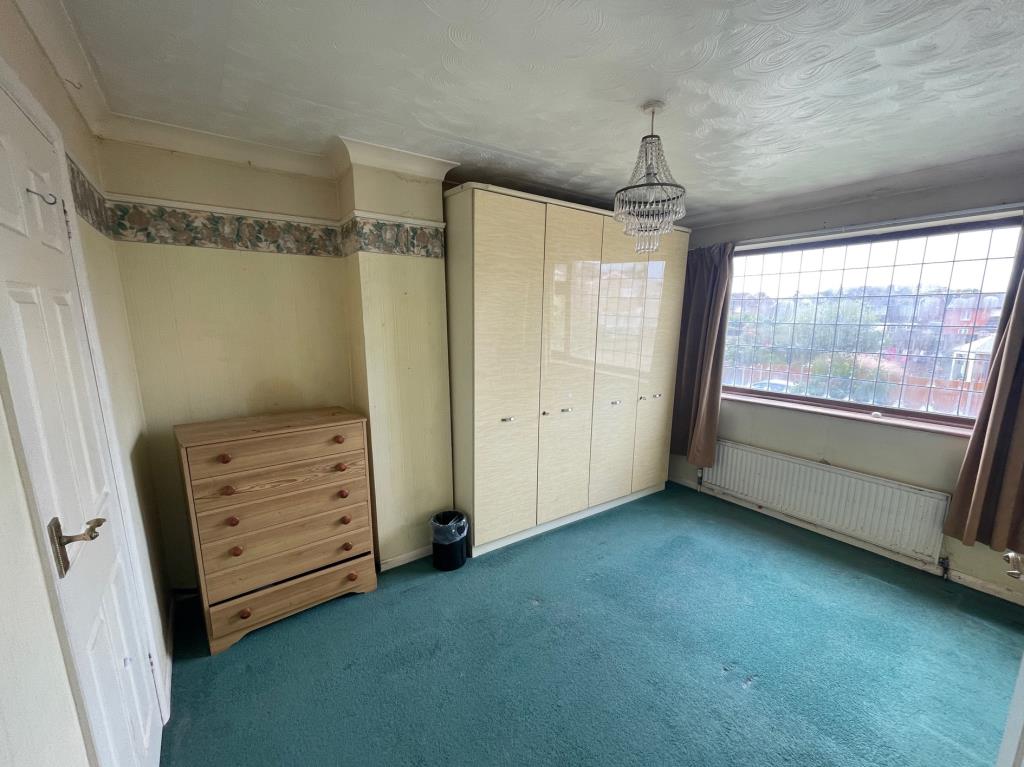 Lot: 136 - SEMI-DETACHED HOUSE FOR IMPROVEMENT - example of 1 of the 3 Bedrooms